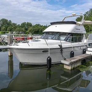 French Leave Motor Cruiser East Molesey
