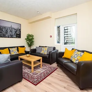 4/5 Bedroom Superior Apt Apartment Newcastle upon Tyne
